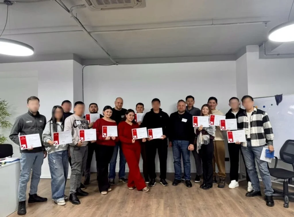 Команда участников тренинга отработка техник продаж часов